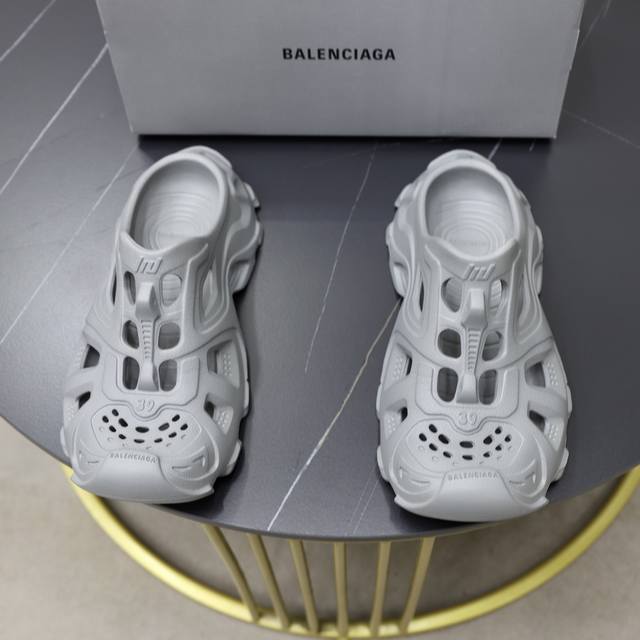 出厂价： 法国高端奢侈品牌-巴黎世家洞洞鞋半拖balenciaga Mold Closed Rubber Sandals”Yellow“克罗斯系列百搭潮流沙滩涉